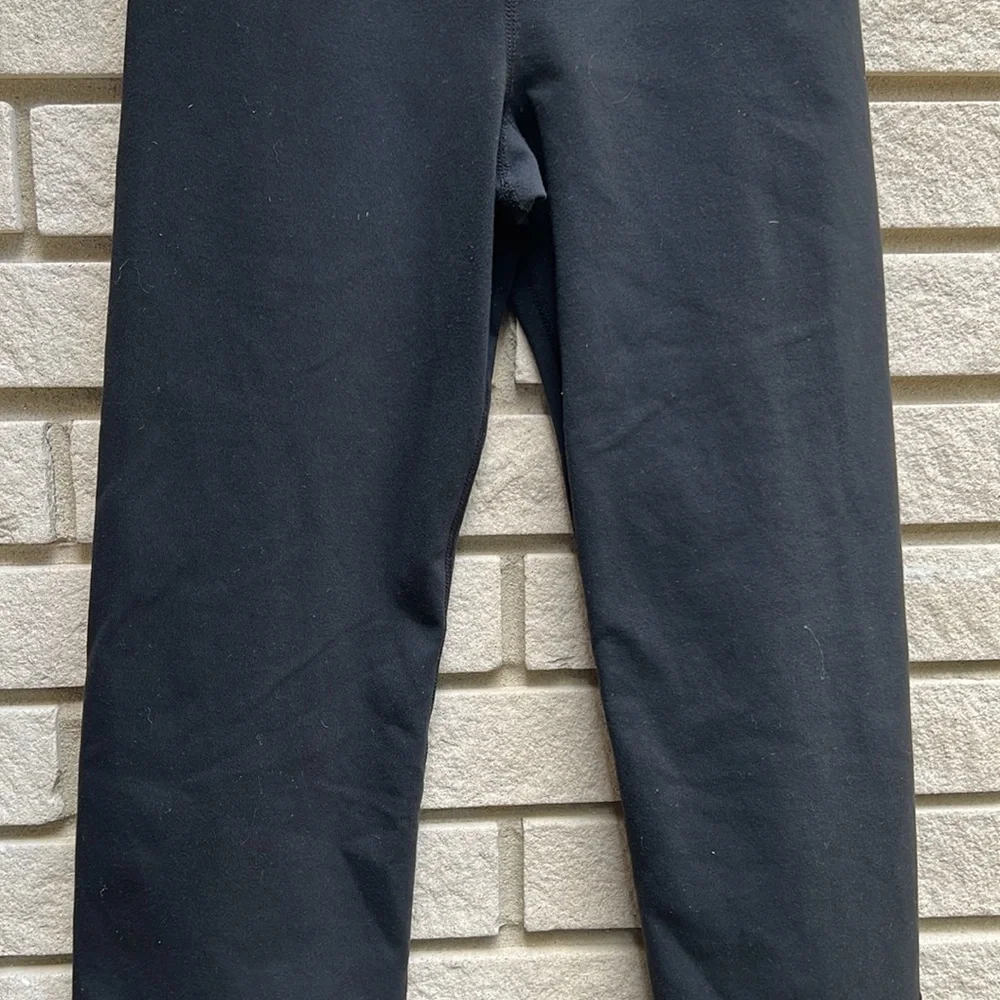 Lululemon Groove Crop Black / White Black Glacier Lace *Reversible Size 2 - Picture 6 of 14
